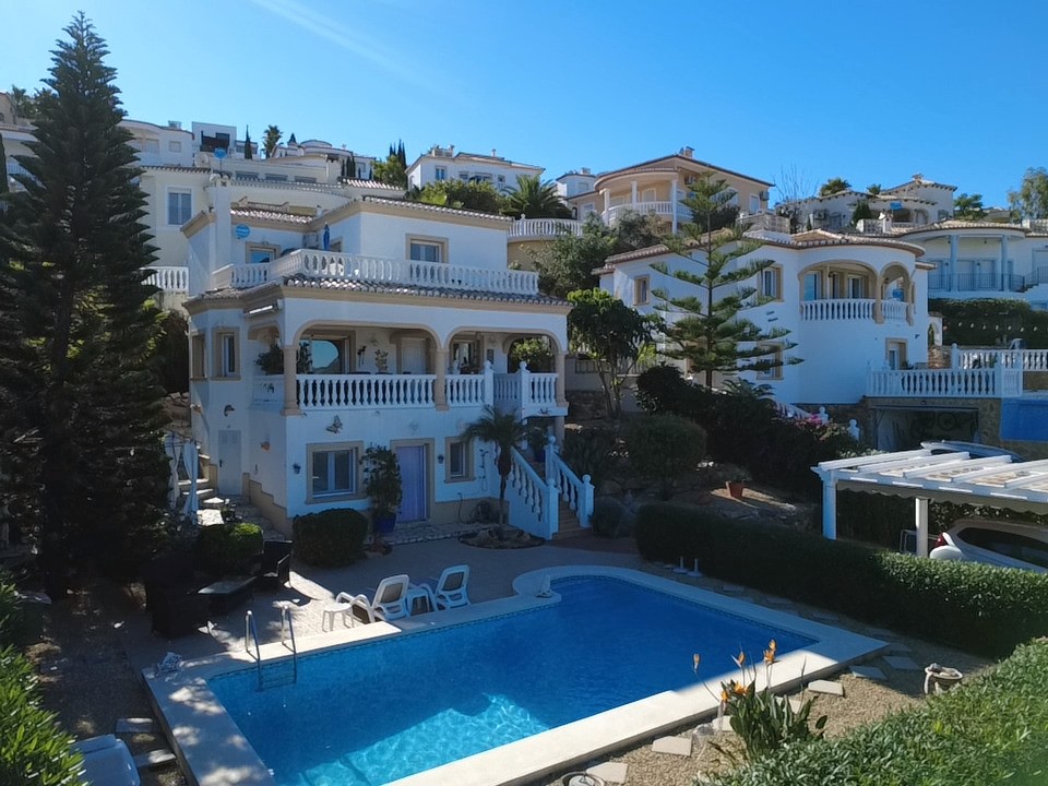 Villa mit 4 Schlafzimmern in Orba