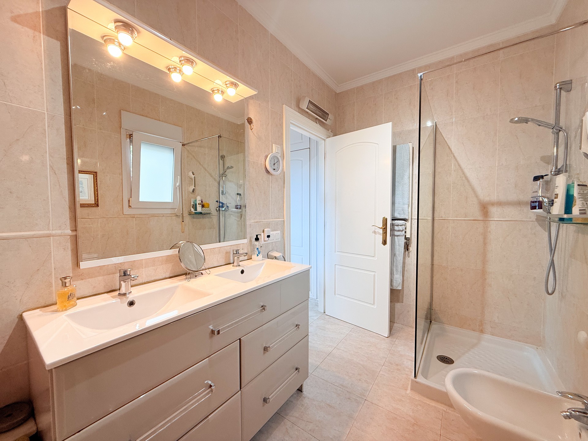 Villa mit 4 Schlafzimmern in Orba